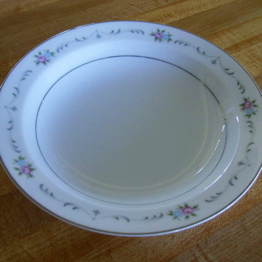 Wyndham Valencia Rim Soup Bowl 364 Floral Porcelain Platinum Trim